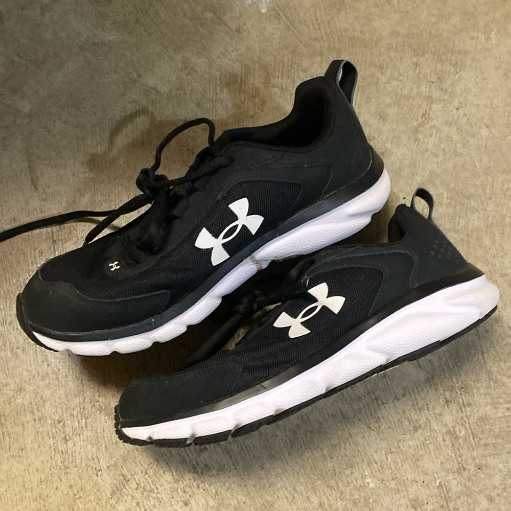 Under armour tennis shoes